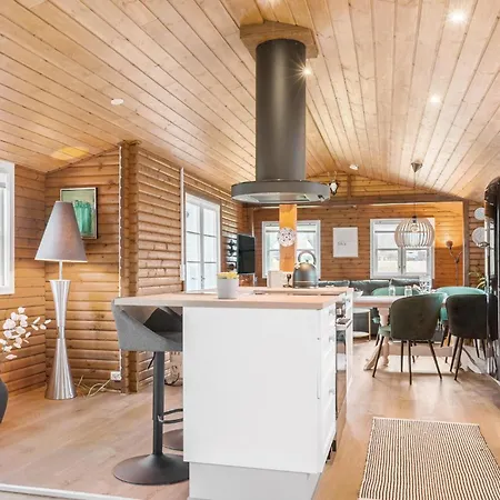 Stunning In With Kitchen Feriehus *